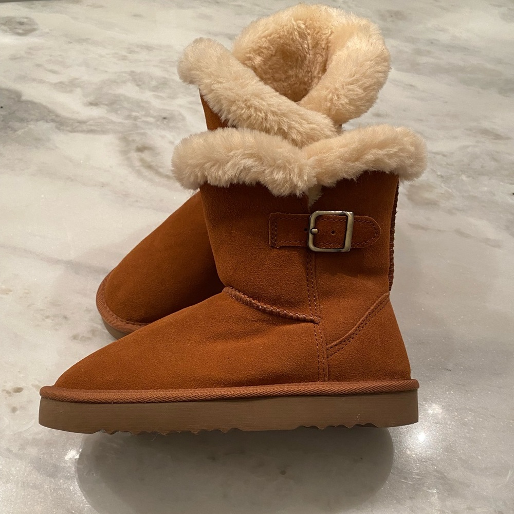 Boots with faux fur lining